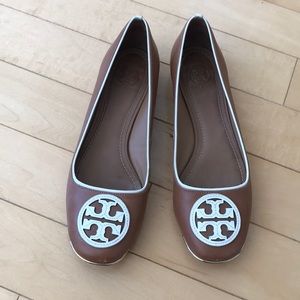 Tory Burch Reva leather flats Size 8M Tan & White
